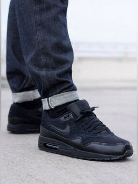 Nike Air Max 1 Essential 2015 'Triple Black' (537383-020)